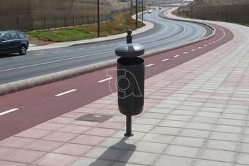 Vandalizan las nuevas papeleras del ensanche de la carretera de Melenara (Telde)/TA.